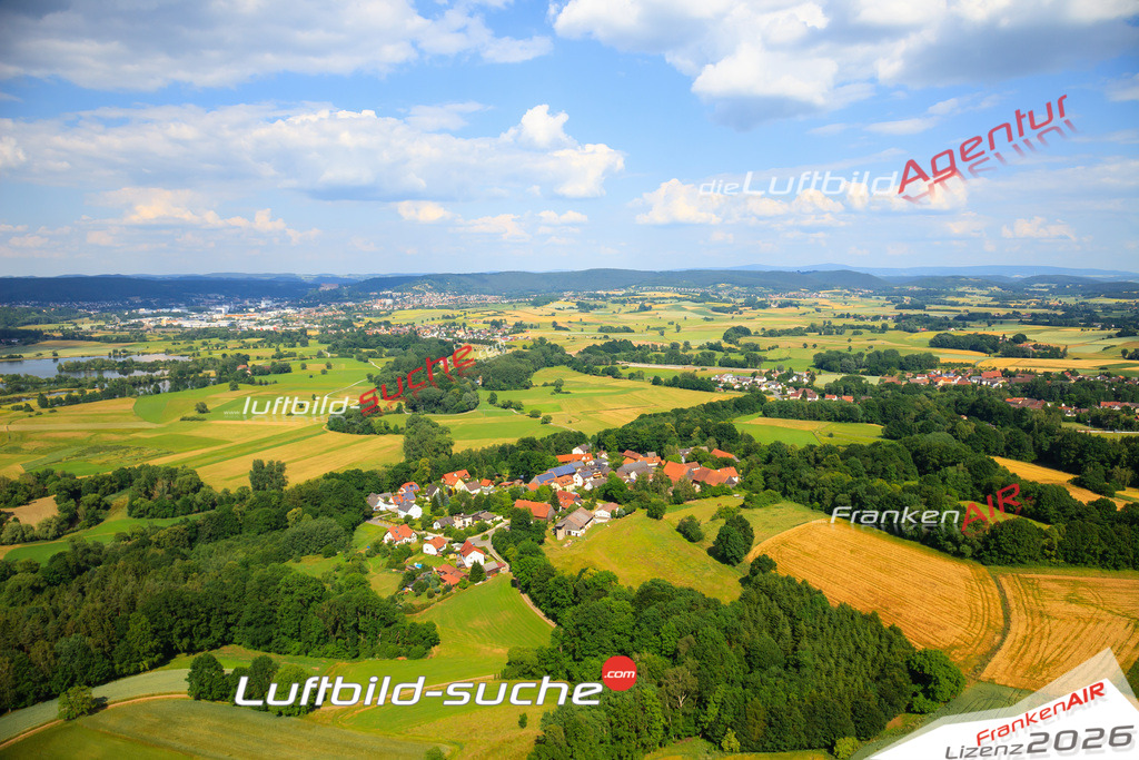 Die Luftaufnahme der Stadt Kulmbach wurde vom UL-Flugzeug heraus erstellt ( keine Drohne )- hohe Auflösung für beste Qualität