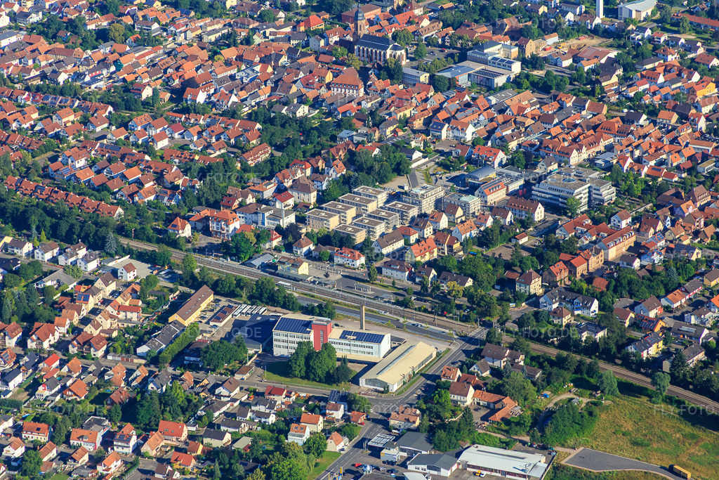 Luftbild: Neubaugebiet Im Stadtkern in Kandel im Bundesland Rheinland-Pfalz in Deutschland. Foto: IMG_091799.jpg vom 10.07.2016 durch Werner Riehm/FLY-FOTO.de