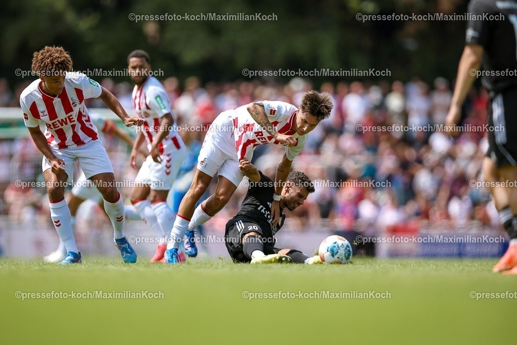 1FC12072501166 | 12.07.2025, Fußball, SV Bergisch Gladbach 09 - 1. FC Köln, Testspiel, BELKAW-Arena, Saison 2025 2026: Denis Huseinbasic (1.FC Koeln #08) im Zweikampf gegen Claudio Heider (Bergisch-Gladbach #20) DFB regulations prohibit any use of photographs as image sequences and or quasi-video.