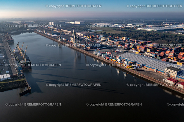 DJI_0298 | 30.09.2022 Drohnenaufnahmen Dt. Schifffahrtstag 2022 Bremen Wendebecken / Weser