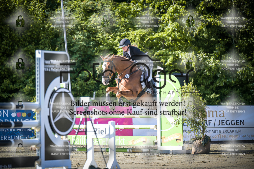 DOS_7575 | Entdecke hochwertige Reitturnierfotos von Foto Oger. Professionell, emotional und authentisch – jetzt Lieblingsmomente im Shop bestellen.Deutschlandweite Turnierfotografie. - Realisiert mit Pictrs.com