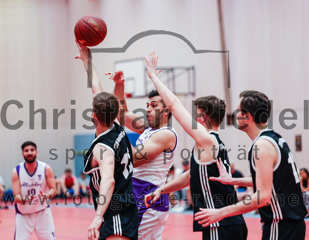 2022-05-15_002_SpVgg_Altenerding_gegen_TSV_Muenchen-Forstenried | Erding, Deutschland, 15.05.2022:
Basketball, Bezirksliga 2021 / 2022, Play-Offs, SpVgg Altenerding gegen TSV München-Forstenried, Endergebnis: 55:57

Foto: Christian Riedel / fotografie-riedel.net