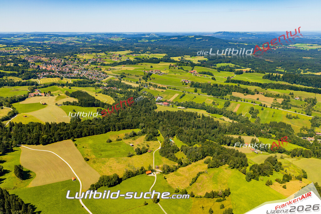 Luftaufnahme von  Bad Kohlgrub - Die Luftaufnahme wurde 2025 vom UL-Flugzeug heraus erstellt ( keine Drohne ) - Hochauflösende Luftaufnahme - für professionelle Ausdrucke geeignet. Die Geschenkidee !Mit Lizenz und Bildrechte bestellbar