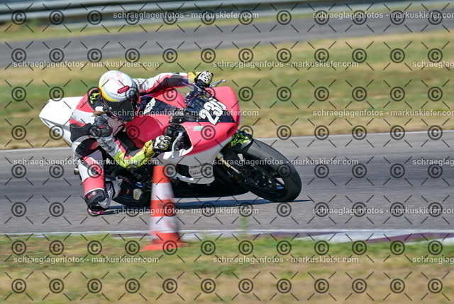 26bt04-0922 | markuskiefer.com - Realisiert mit Pictrs.com