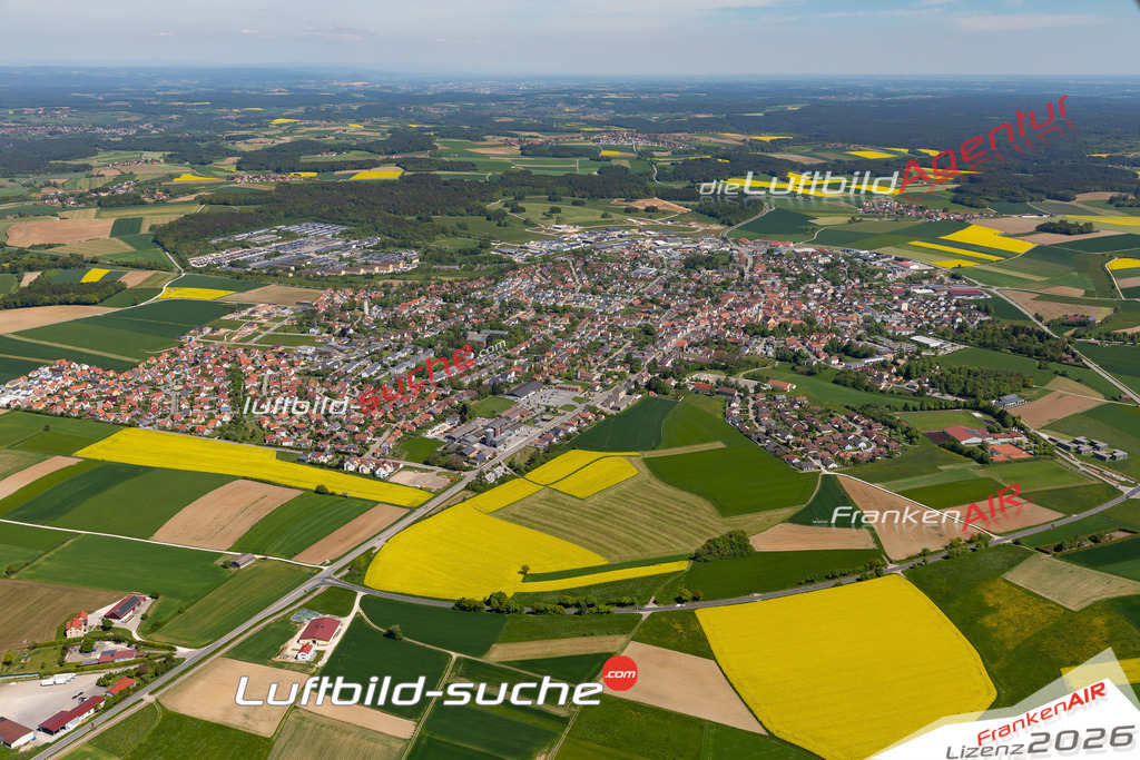 Das Luftbild der Stadt Hemau wurde 2021 vom Flugzeug heraus erstellt (keine Drohne) Aufnahmehöhe ca.450 Meter- hohe Bildauflösung und Druck-Qualität garantiert!
