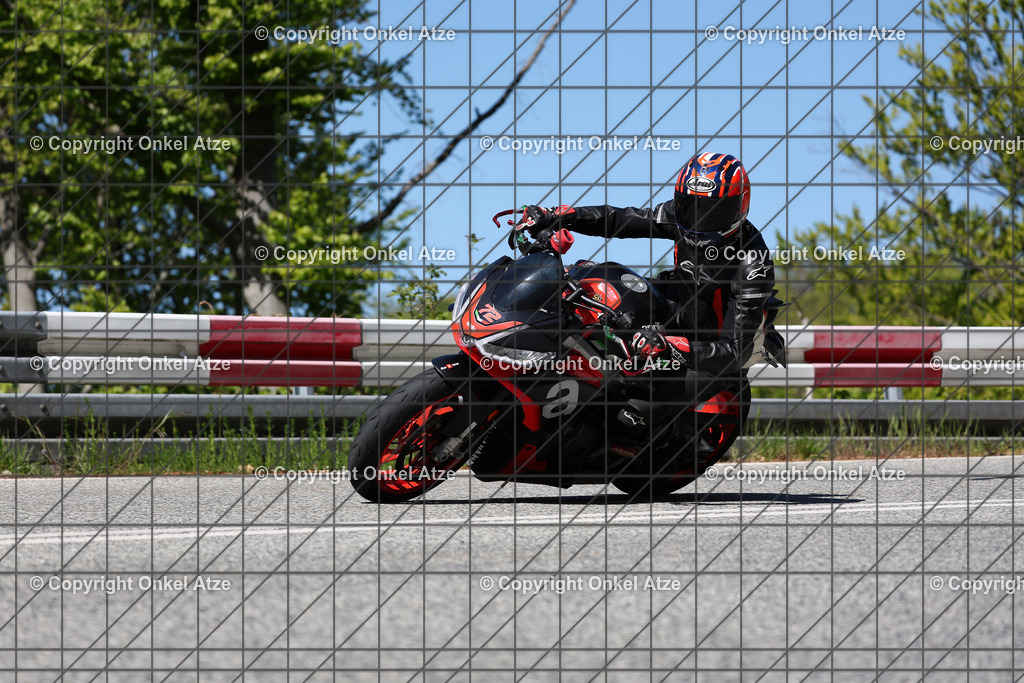 IMG_9826 | Fotograf am Kyffhäuser. Onkel Atze. Kyffhäuser Rennstrecke. Café36. Motorsportfotografie. - Realisiert mit Pictrs.com