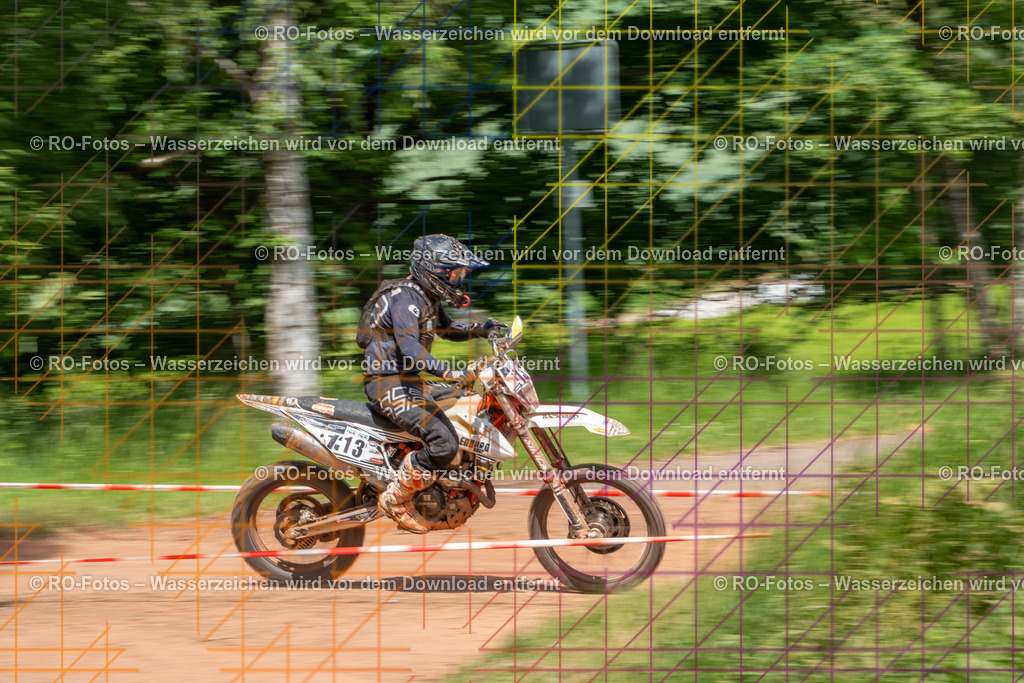 Wolfshausen 5 Lauf -562 | Sportfotografie von RO-Fotos: Motorsport, Motocross, Enduro, Laufveranstaltungen und Triathlon. Professionelle Fotos von Sportlern und Events. - Realisiert mit Pictrs.com