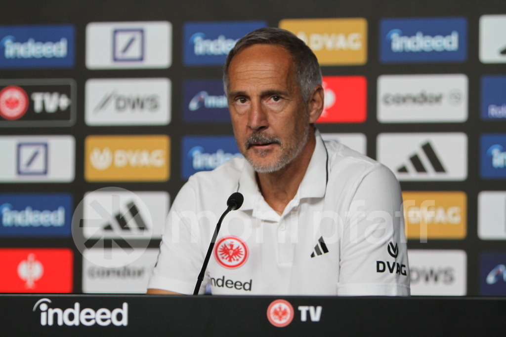 Adi_Hütter_Eintracht Frankfurt_Trainer | Adi_Hütter_Eintracht Frankfurt_Trainer - Realisiert mit Pictrs.com