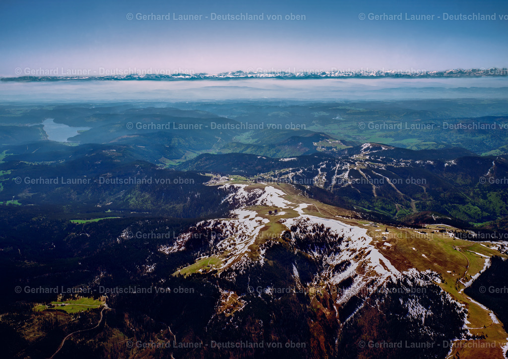 7000020 | Feldberg im Schwarzwald mit Blick auf die Schweizer Alpen