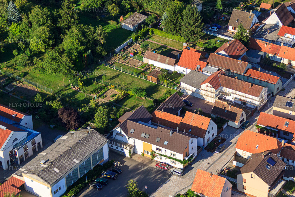 Luftbild: Raiffeisenstr in Minfeld im Bundesland Rheinland-Pfalz in Deutschland. Foto: IMG_51211.jpg vom 04.08.2012 durch Werner Riehm/FLY-FOTO.de