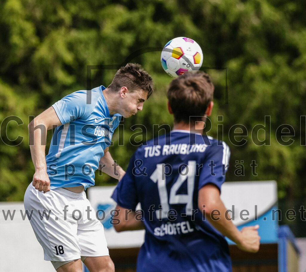 2023-08-26_079_FC_Langengeisling_gegen_TuS_Raubling | Erding, Deutschland, 26.08.2023:
Fußball, Bezirksliga Oberbayern Ost 2023 / 2024, 6. Spieltag, FC Langengeisling gegen TuS Raubling, Endergebnis: 2:0

Paul Bucher (FC Langengeisling, #18)

Foto: Christian Riedel / fotografie-riedel.net
