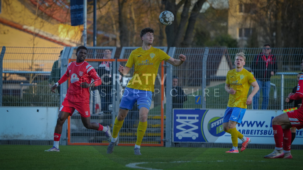 Fußball, Herren, Saison 2025/2026, Regionalliga Nordost, 22. Spieltag, FSV 63 Luckenwalde vs. Hallescher FC, Dienstag 07.04.2026, Werner-Seelenbinder-Stadion Luckenwalde, | Fußball, Herren, Saison 2025/2026, Regionalliga Nordost, 22. Spieltag, FSV 63 Luckenwalde vs. Hallescher FC, Dienstag 07.04.2026, Werner-Seelenbinder-Stadion Luckenwalde, Im Bild: Quentin Seidel (Luckenwalde) - Realisiert mit Pictrs.com