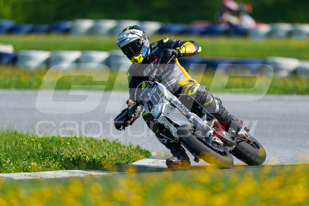 SuperMoto_Staatsmeisterschaft_Greinbach_122 | GRIPcapture steht für authentische Sportfotografie in Österreich – für Momente, die mehr sind als Geschwindigkeit oder Ergebnis. Es geht um Emotion, Spannung, Fokus und den Augenblick, der oft nur einen Wimpernschlag dauert.Ob Motorsport, Teamsport oder 