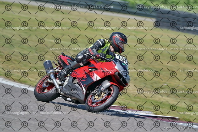 26BT02-0887 | markuskiefer.com - Realisiert mit Pictrs.com