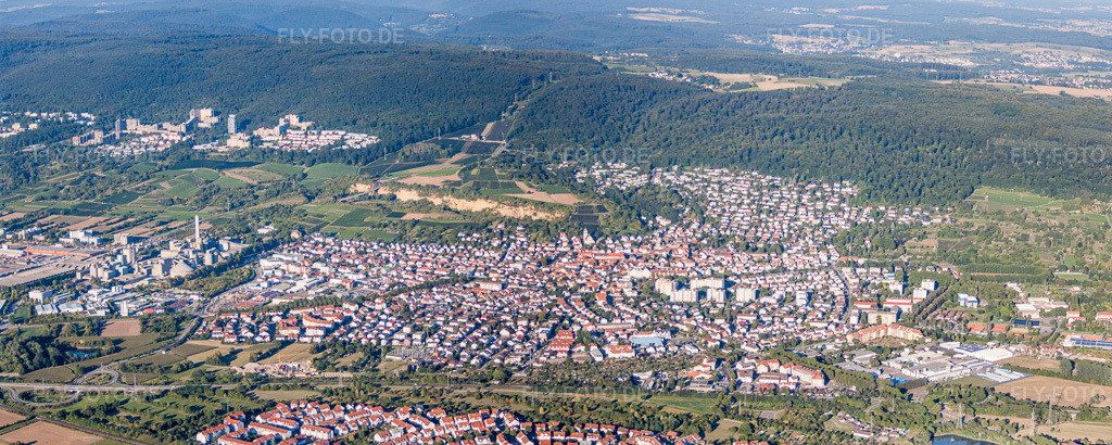 Luftbild: Ortsansicht am Rand des Odenwaldes in Leimen im Bundesland Baden-Württemberg in Deutschland. Foto: IMG_51882-Bearbeitet.jpg vom 18.08.2012 durch Werner Riehm/FLY-FOTO.de – Auflösung des Originals: 7439 x 2977 px