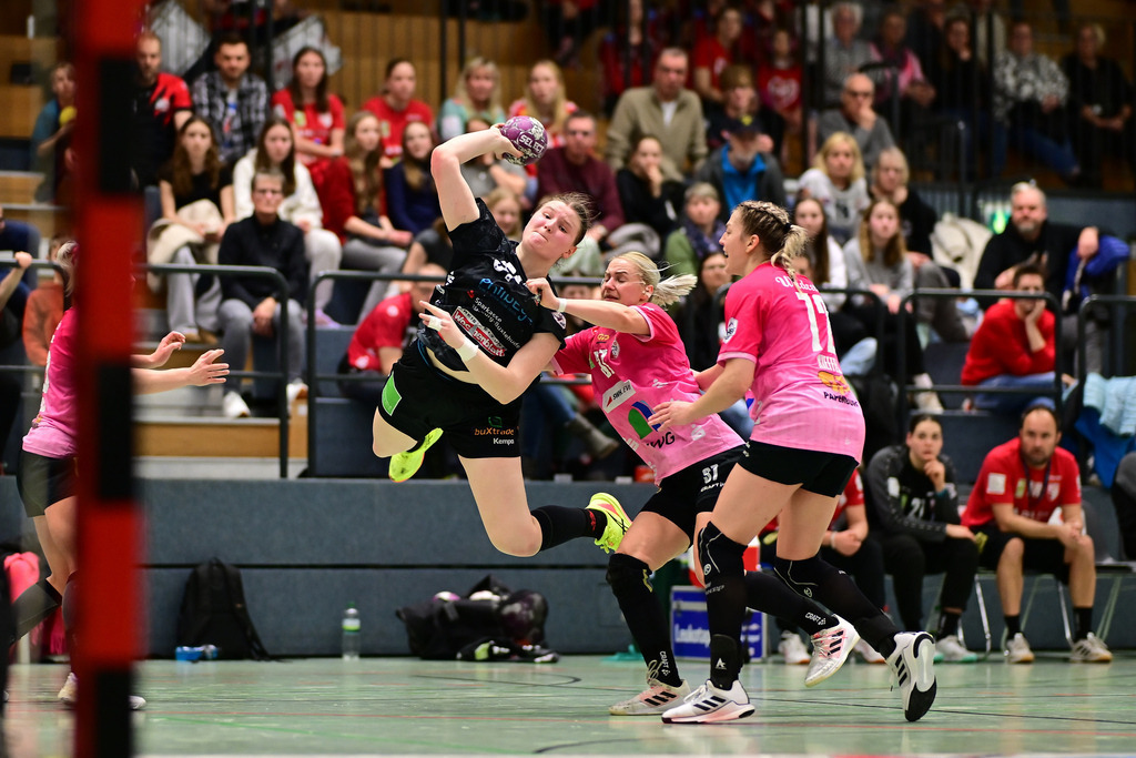 Handball I Frauen I Saison 2024-2025 I 2. HBF I 16. Spieltag I HL Buchholz 08-Rosengarten - SV Union Halle-Neustadt | Der Sportfotograf. - Realisiert mit Pictrs.com