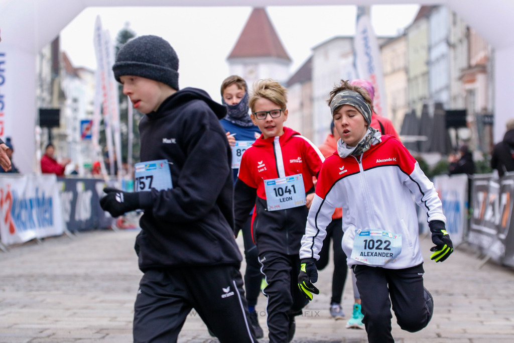 AW_20231231awmac6892 | WELS, 31.12.2023, Sparkasse Silvesterlauf Wels 2023 , Image shows: Photo: WAPICS / Andreas Willdoner