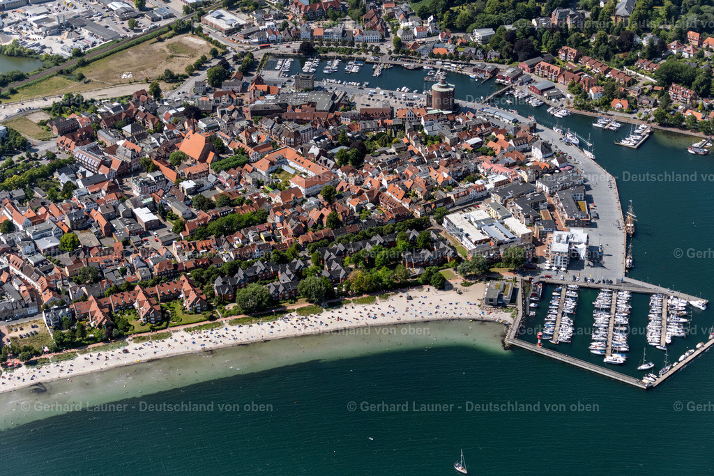 4037894 | ECKERNFöRDE 07.08.2020 Stadtansicht vom Innenstadtbereich in Eckernförde an der Küstenlinie der Ostsee im Bundesland Schleswig-Holstein. // City view of the city area of Eckernfoerde at the coastline of the baltic sea in the state Schleswig-Holstein. Foto: Gerhard Launer