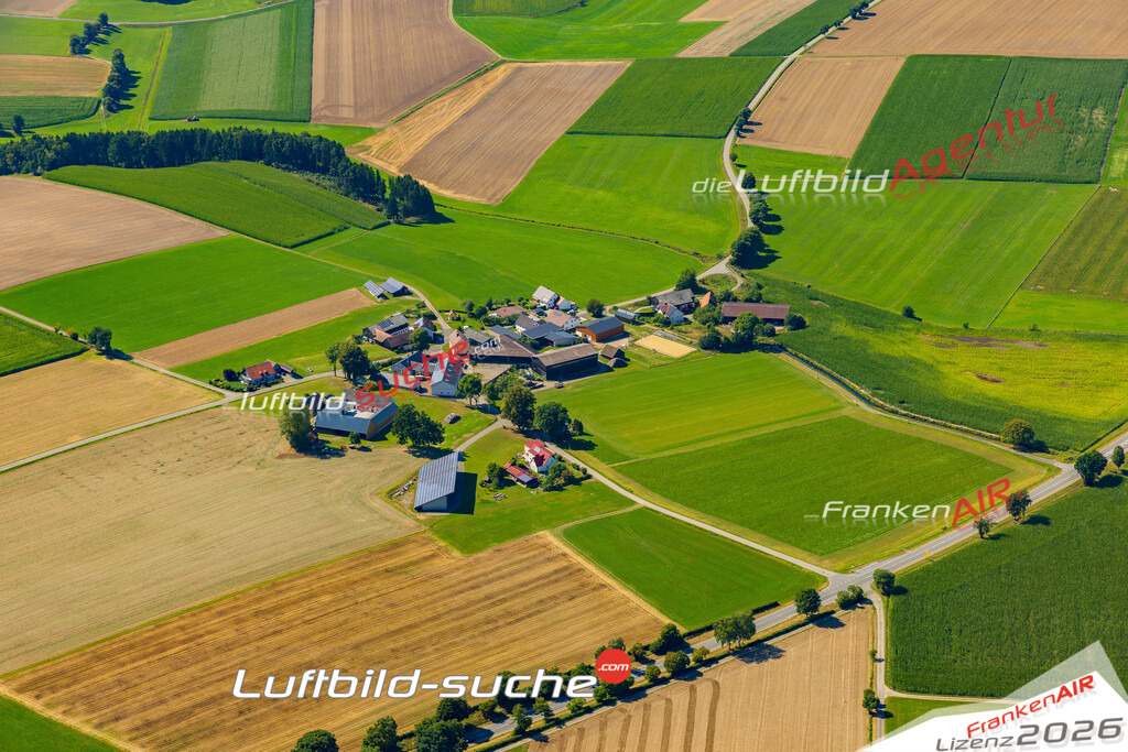 Schrägluftbild  Erbetshof  Vohenstrauß - Das Luftbild wurde 2025 vom UL-Flugzeug heraus erstellt ( keine Drohne ) - Hochauflösende Luftaufnahme -Nicht vergleichbar mit Google Maps oder Satelittenbilder- Die Geschenkidee !Mit Lizenz und Bildrechte bestellbar