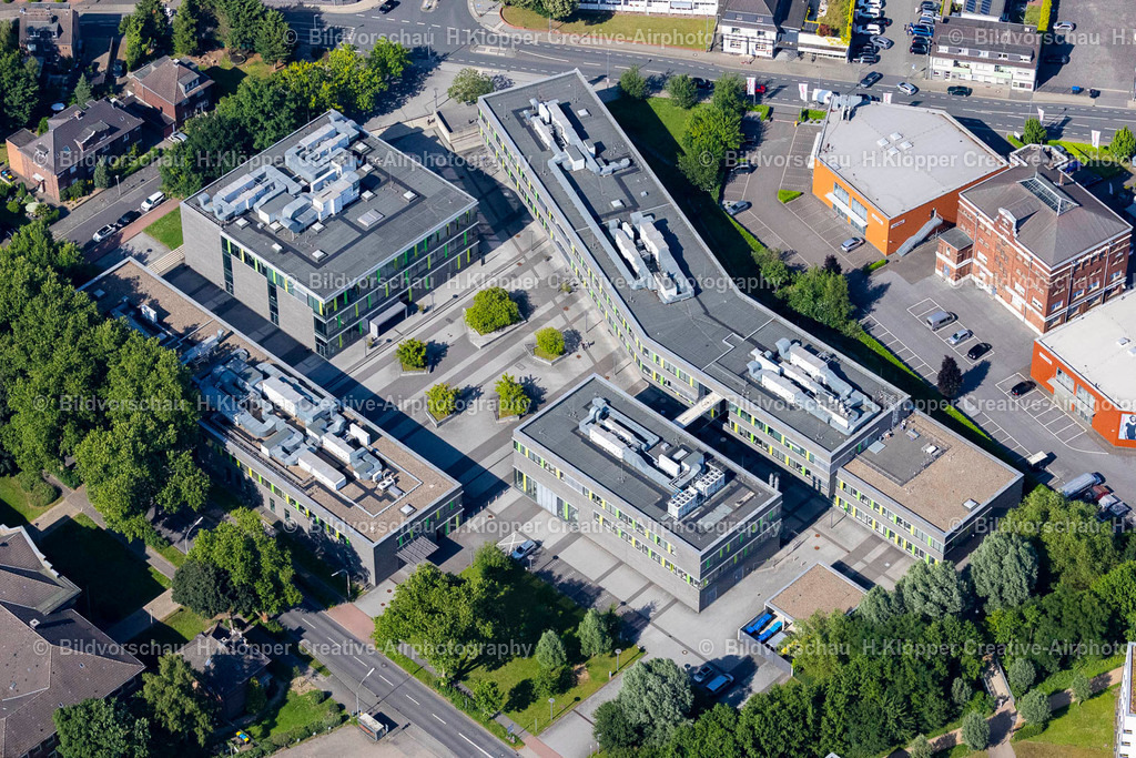 Luftbild Kamp-Lintfort-4837 | Luftbildfotografie Gebäudekomplex der Hochschule Rhein-Waal an der Ringstraße im Ortsteil Kamperbruch in Kamp-Lintfort im Bundesland Nordrhein-Westfalen. - Realisiert mit Pictrs.com