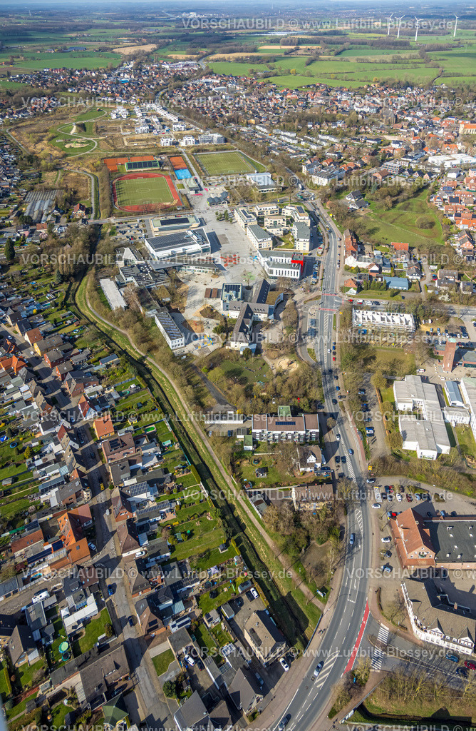 Selm260307063 | Luftbild, Campusplatz Süd und Campusplatz Nord, Sportzentrum mit Sparkassen Arena SG Selm und Tennisplätzen TC Selm 76 e.V., Wohnen am Auenpark Baustelle mit Neubau Wohnhäuser, Beifang, Selm, Münsterland, Nordrhein-Westfalen, Deutschland