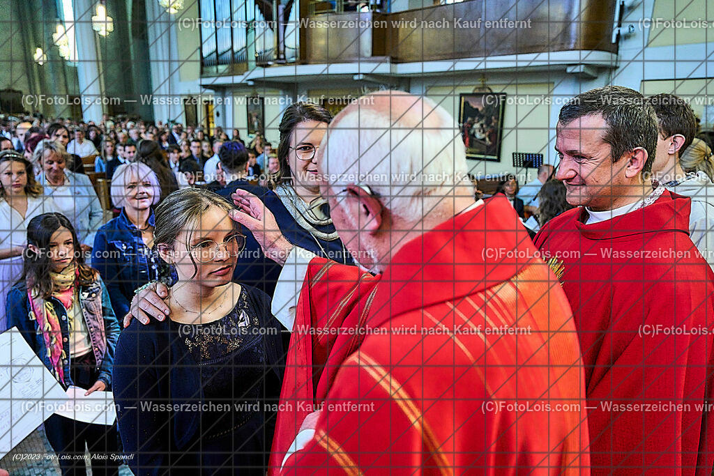 ALP2377_Pfarrfirmung Wieselburg_Sakrament der Firmung | (C)FotoLois.com, Alois Spandl, Pfarrfirmung in Wieselburg mit Firmspender Eduard Gruber (ehemaliger Generalvikar der Diözese St. Pölten), Sa 3. Juni 2023.