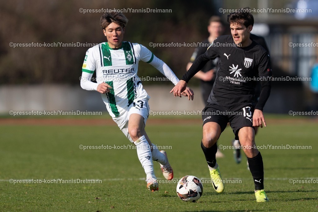 xYDR15032501072 | 15.03.2025, xydrx, Fußball, Borussia Mönchengladbach II (U23) - 1.FC Bocholt, Regionalliga West, Grenzlandstadion:  Shio Fukuda (Borussia Moenchengladbach II #13) im Zweikampf gegen Nicolas Hirschberger (1. FC Bocholt #13)