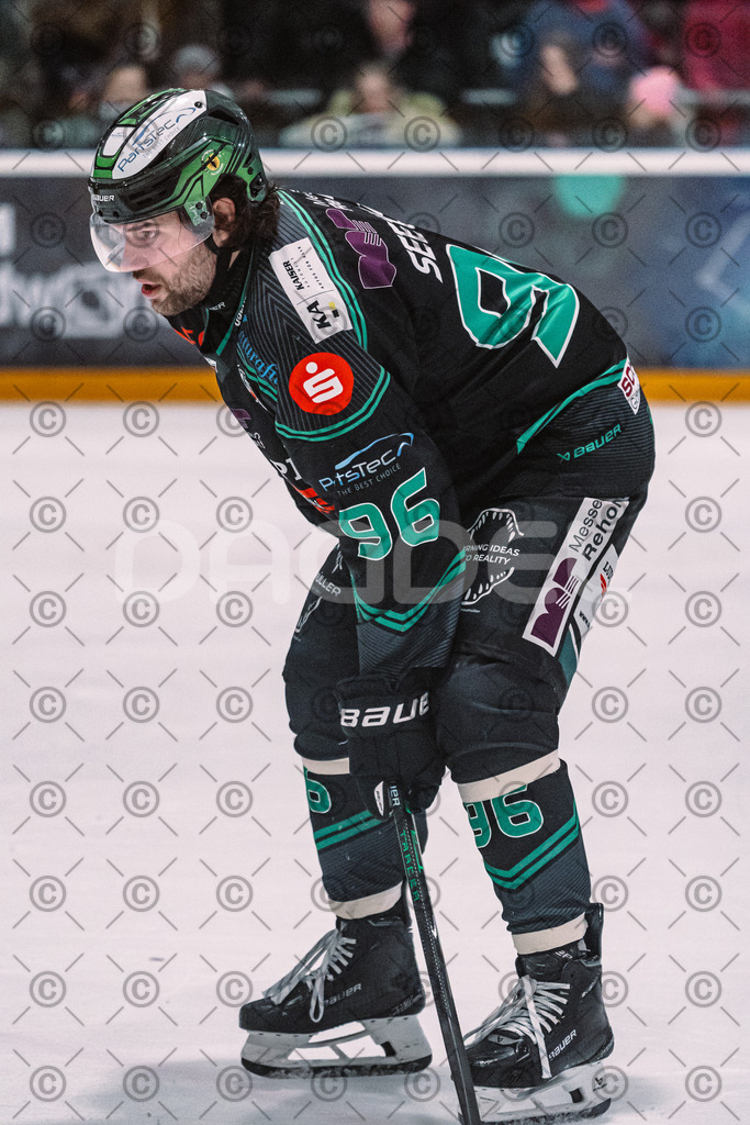 Alligators_vs_Bayreuth_16_01_2026-55 | Höchstadt Alligators Fotogalerie: Eishockey-Action aus Franken. Professionelle Spielfotos, Portraits & Stadionbilder zum Download. Jetzt entdecken! - Realisiert mit Pictrs.com