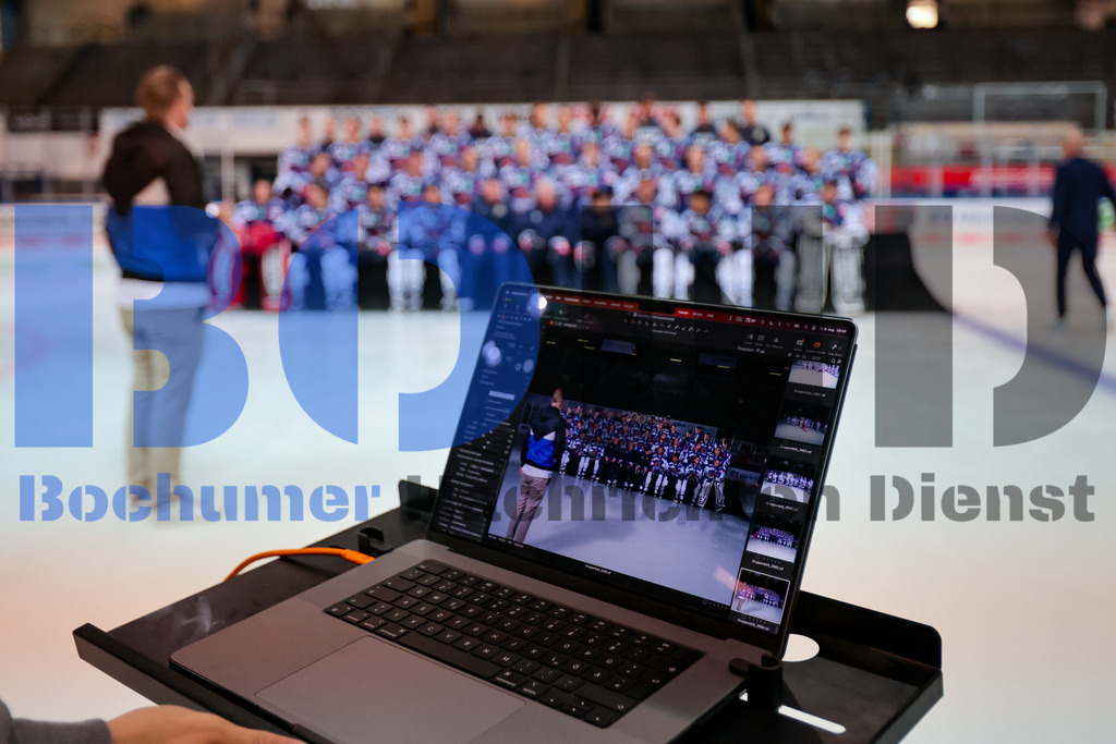 Deutsche Eishockey Liga (DEL): Iserlohn Roosters Teamshooting {date} -  | {headline}(Foto: Sebastian Sendlak / BOND) - Realisiert mit Pictrs.com
