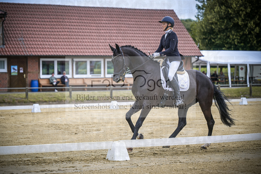 DOS_6127 | Entdecke hochwertige Reitturnierfotos von Foto Oger. Professionell, emotional und authentisch – jetzt Lieblingsmomente im Shop bestellen.Deutschlandweite Turnierfotografie. - Realisiert mit Pictrs.com