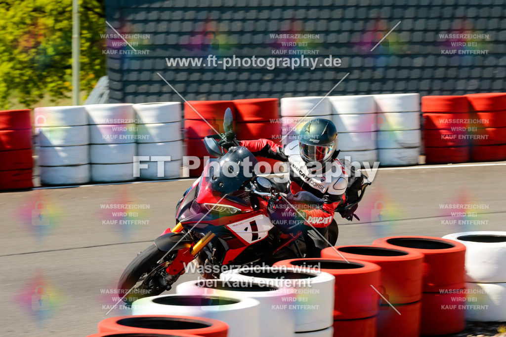 Moto-TeamOBK-21973 | Hier findet Ihr Bilder von Touristenfahrten auf der Nürburgring Nordschleife oder von anderen Veranstaltungen die ich besucht habe. Viel Spass beim Durch Schauen 