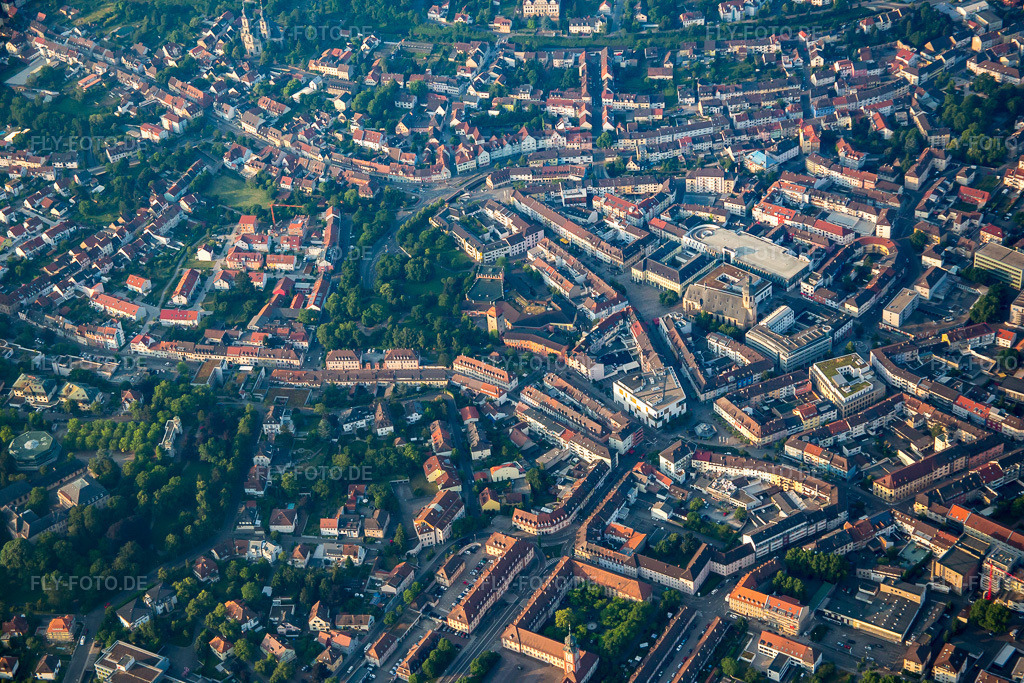 Luftbild: Innenstadt von Nordwesten in Bruchsal im Bundesland Baden-Württemberg in Deutschland. Foto: IMG_080462.jpg vom 12.06.2015 durch Werner Riehm/FLY-FOTO.de