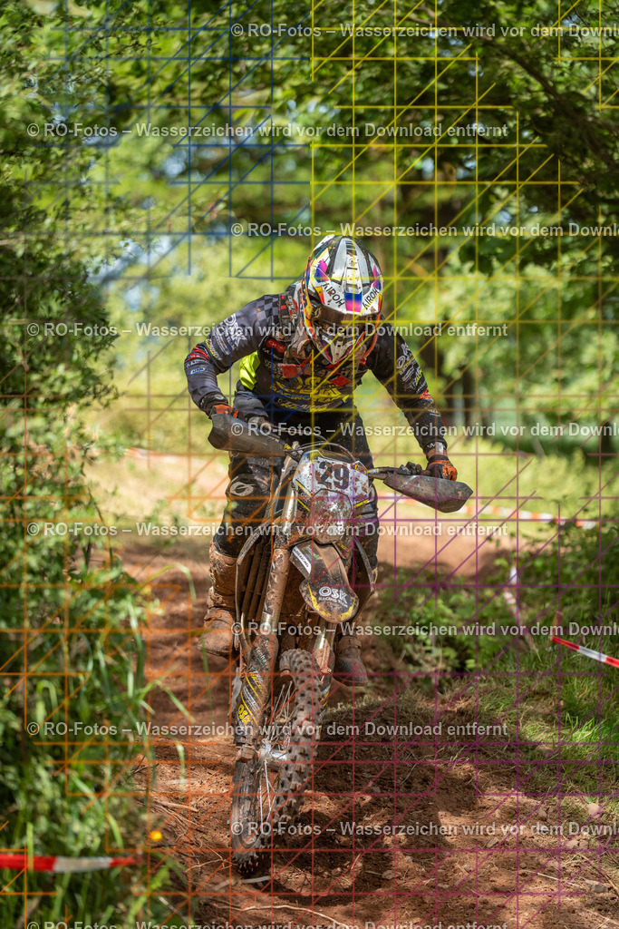 Wolfshausen 5 Lauf -696 | Sportfotografie von RO-Fotos: Motorsport, Motocross, Enduro, Laufveranstaltungen und Triathlon. Professionelle Fotos von Sportlern und Events. - Realisiert mit Pictrs.com