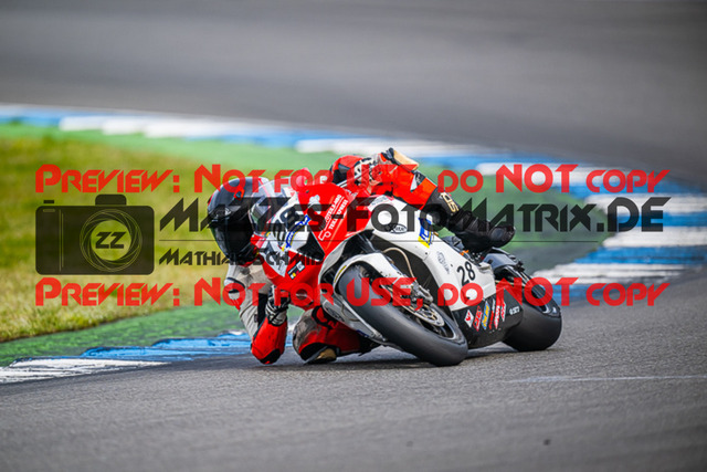 MaZZes_FotoMatrix_230410_6246-2 | WEISS