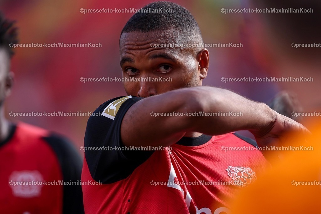B0411052503591 | 11.05.2025, Fußball, Bayer 04 Leverkusen - Borussia Dortmund, 1. Fußball Bundesliga, 33. Spieltag, BayArena, Saison 2024 2025: Jonathan Tah (Bayer04 Leverkusen #4) DFB regulations prohibit any use of photographs as image sequences and or quasi-video.