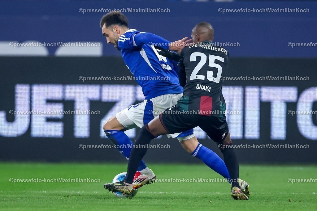 S0401022501038 | 01.02.2025, Fußball, FC Schalke 04 - 1. FC Magdeburg, 2.. Fußball Bundesliga, 20. Spieltag, Veltins-Arena Gelsenkirchen, Saison 2024 2025: Kenan Karaman (S04 #19) im Zweikampf gegen Silas Gnaka (1.FC Magdeburg #25)DFB regulations prohibit any use of photographs as image sequences and or quasi-video.