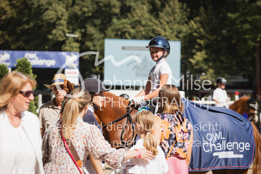 230910_OWLCh_Führzügel-185 | Deine schönsten Turniermomente als professionelle Fotos! Entdecke hochwertige Pferdesport-Fotografie im Online-Shop. Jetzt Fotos finden & bestellen!
