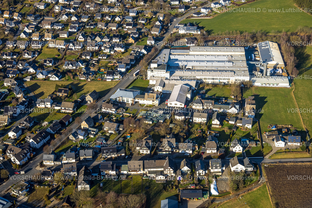 Meschede260104344 | Luftbild, Müller GmbH Kunststoffe Firmengelände, Wohngebiet Eversberg, Meschede, Sauerland, Nordrhein-Westfalen, Deutschland