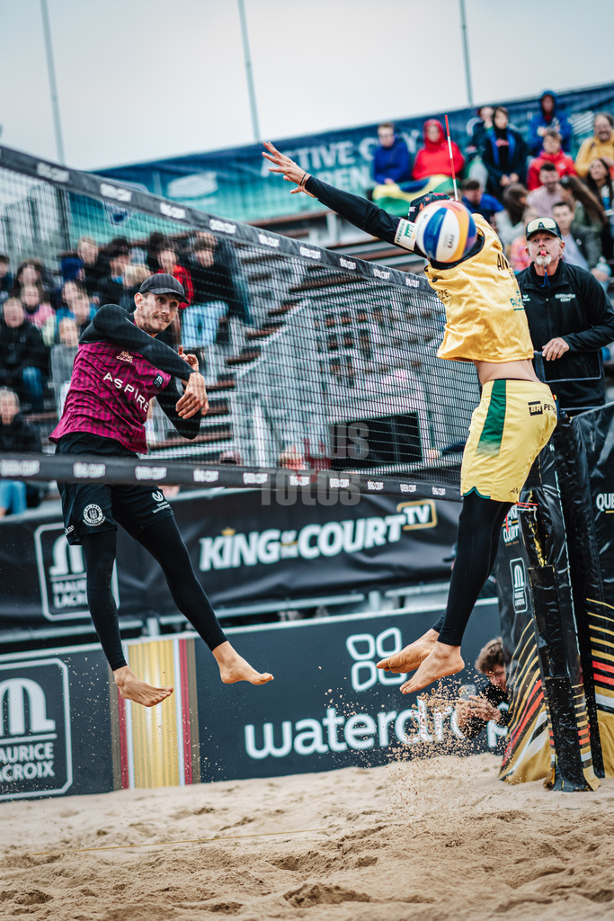Beachvolleyball | Männer | Queen and King of the Court | Hamburg | 02.06.2024 | Lukas Pfretzschner beim Angriff gegen Andre (BRA)
