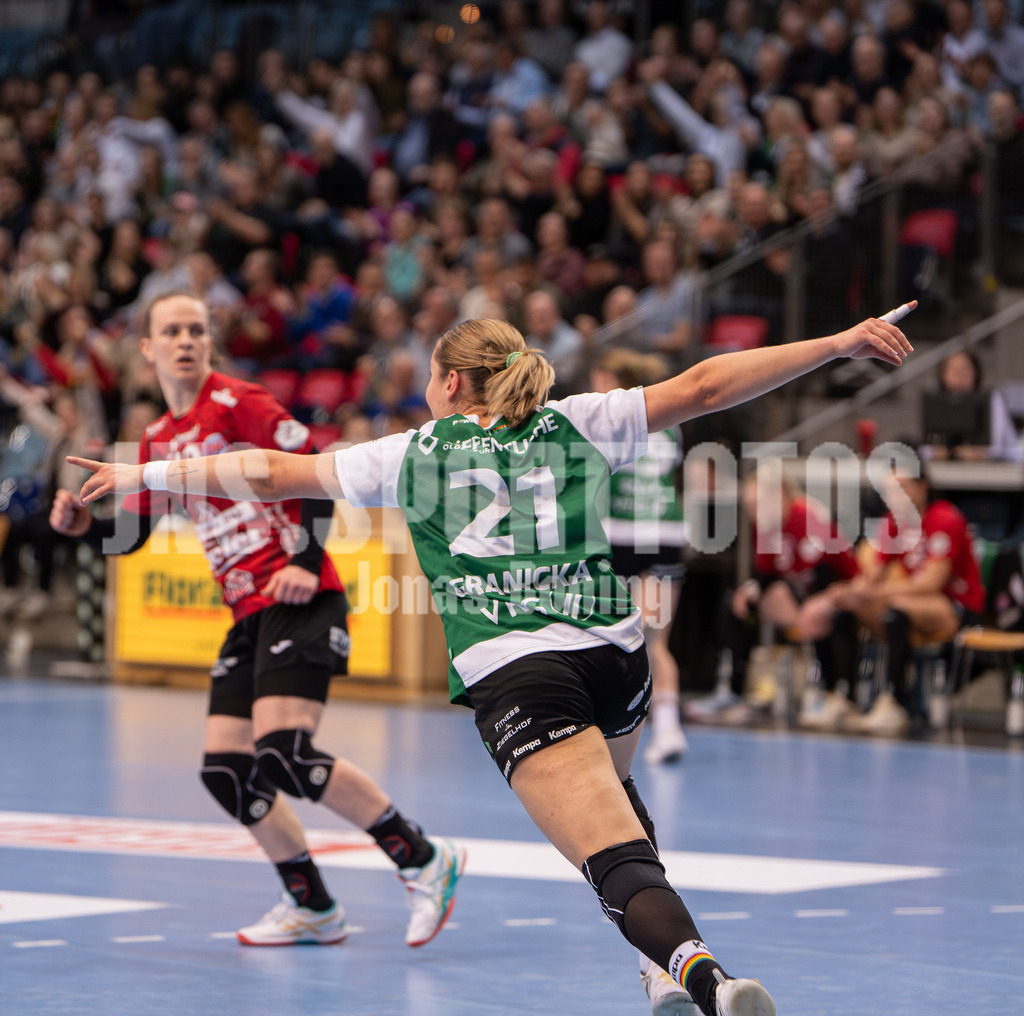Handball I Frauen I Saison 2025-2026 I 1. HBF I 17. Spieltag I VFL Oldenburg - Thüringer HC I 0802 | Joanna Granicka (21, VfL Oldenburg) - Realisiert mit Pictrs.com