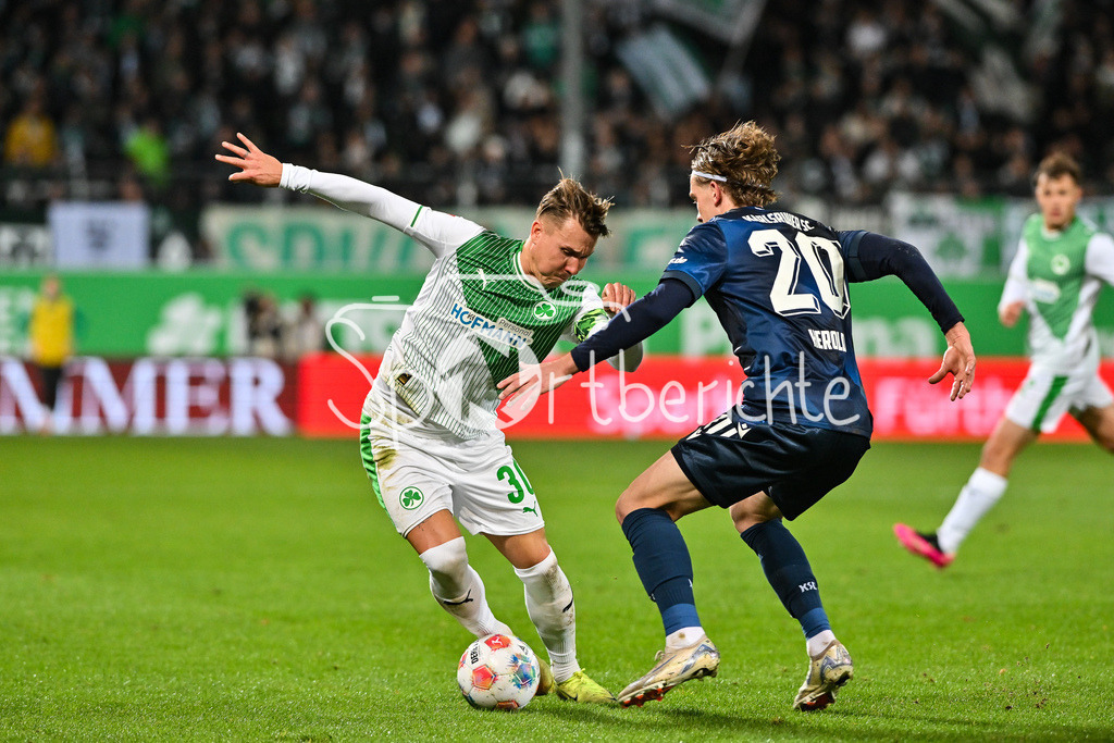 SpVgg Greuther Fürth - Karlsruher SC | FUERTH, GERMANY - OCTOBER 24: Felix KLAUS (SpVgg Greuther Fuerth 30) against David HEROLD (Karlsruher SC 20) during the 2. bundesliga match between SpVgg Greuther Fuerth vs. Karlsruher SC on matchday 10 at Sportpark Ronhof Thomas Sommer on October 24, 2025 in Fuerth, Germany / DFL REGULATIONS PROHIBIT ANY USE OF PHOTOGRAPHS AS IMAGE SEQUENCES AND/OR QUASI-VIDEO