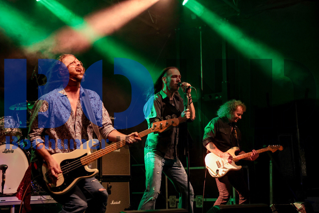 Purple Rising  {date} -  | {headline}(Foto: Sebastian Sendlak / BOND) - Realisiert mit Pictrs.com