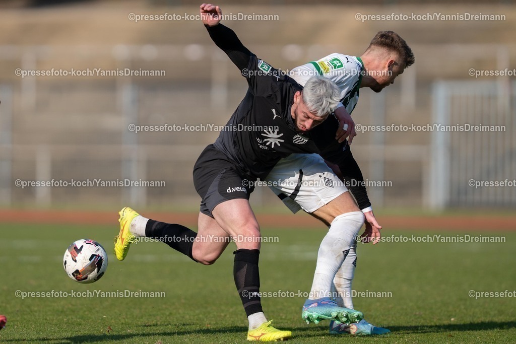 xYDR15032501099 | 15.03.2025, xydrx, Fußball, Borussia Mönchengladbach II (U23) - 1.FC Bocholt, Regionalliga West, Grenzlandstadion: Cedric Euschen (1. FC Bocholt #9) im Zweikampf gegen Lion Schweers (Borussia Moenchengladbach II #25)