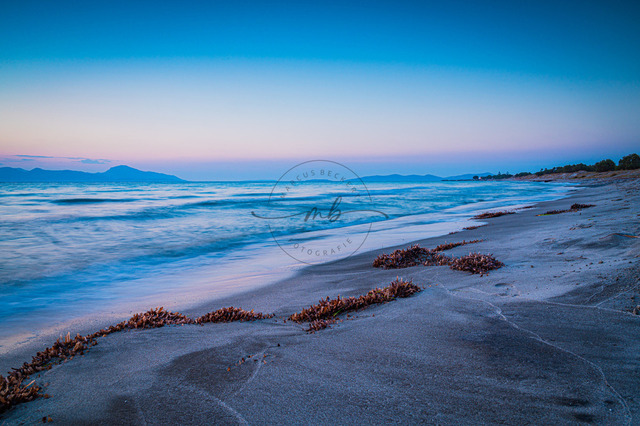 Strand von der Insel Kos | Professionelle Natur- & Landschaftsfotos als Poster, auf Leinwand & viele mehr. Wähle aus einer Vielzahl an Formaten & Materialien Dein perfektes Bild. - Realisiert mit Pictrs.com