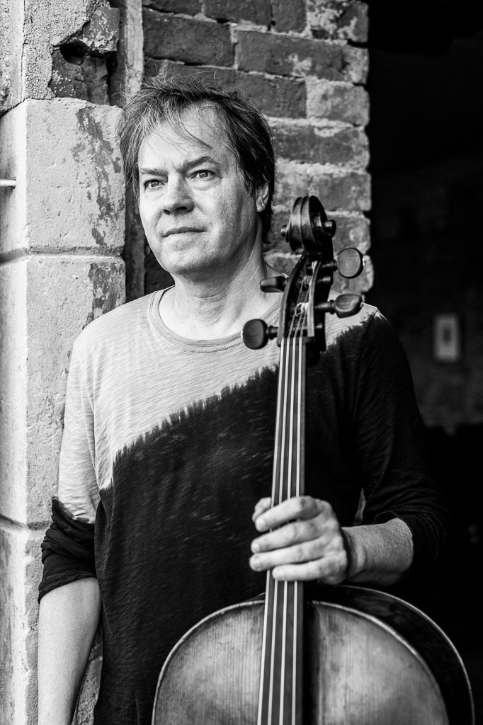 Jan Vogler | Jan Vogler spielt Bach im Forte Belvedere Leisnig zum Festival Hallo Leisnig 2022. - Realisiert mit Pictrs.com