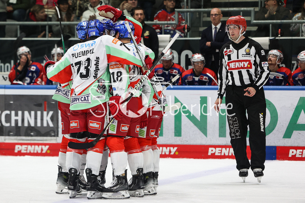 Augsburger Panther - Nürnberg ICE Tigers | Jubel der Panther nach dem Tor zum 2-1 durch Mirko SACHER (AEV #12) / Treffer / Freude / Torschuetze / DEL Retro Spiel