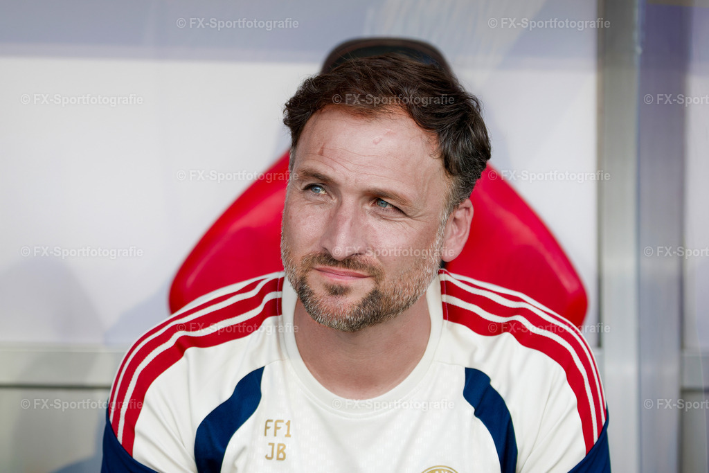 Supercup-Frauen-Bayern-Muenchen-vs-VfL-Wolfsburg 015 | Sportfotos und Eventgalerien von FX-Sportfotografie. Bilder von Fußball, Vereinsveranstaltungen und Events direkt ansehen und als Download bestellen. - Realisiert mit Pictrs.com