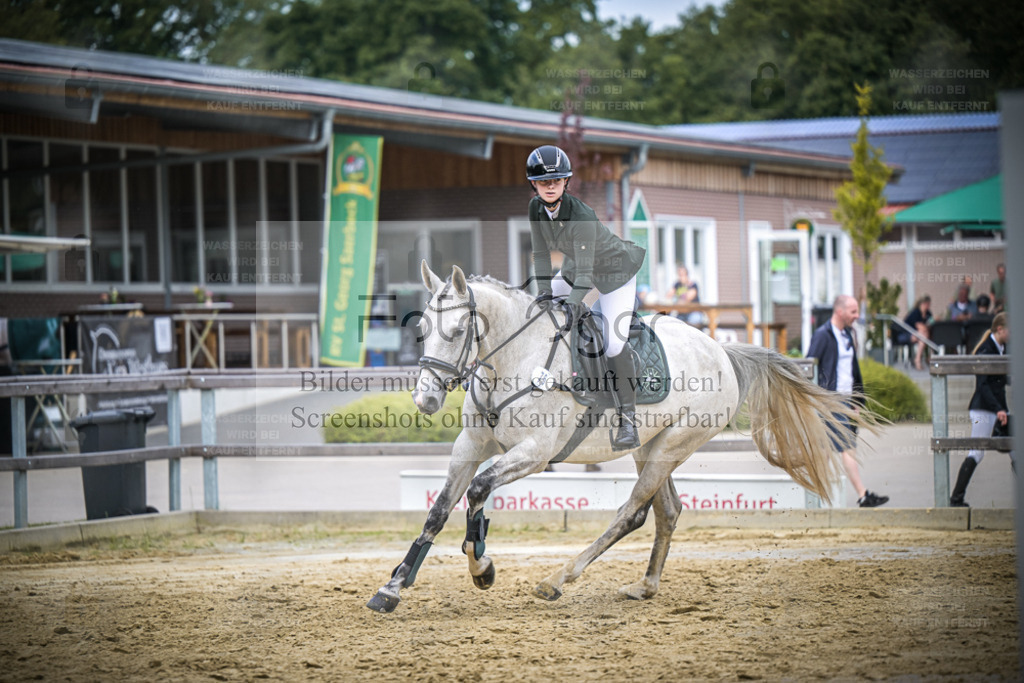 DOS_6237 | Entdecke hochwertige Reitturnierfotos von Foto Oger. Professionell, emotional und authentisch – jetzt Lieblingsmomente im Shop bestellen. - Realisiert mit Pictrs.com