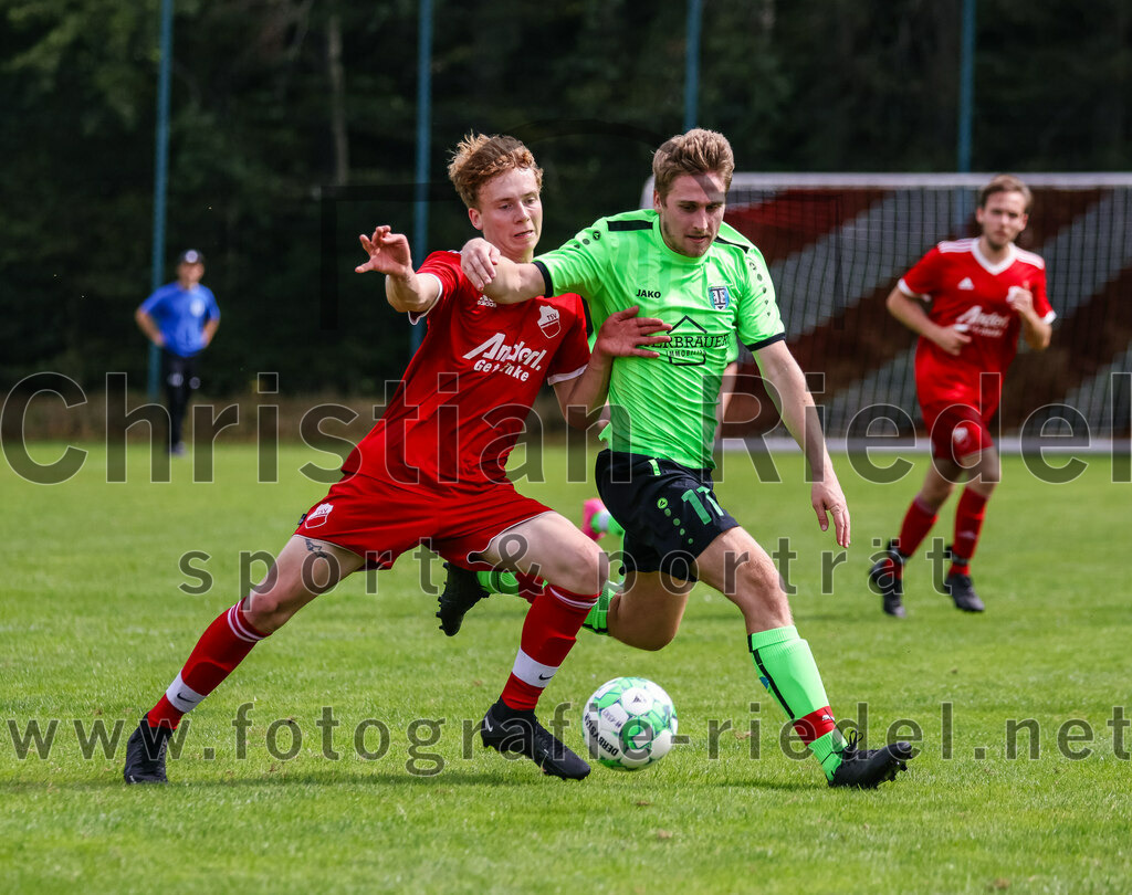 2023-09-03_019_TSV_Oberpframmern_II_gegen_TSV_Hohenbrunn_II | Oberpframmern, Deutschland, 03.09.2023:
Fußball, B-Klasse 2023 / 2024, 3. Spieltag, TSV Oberpframmern II gegen TSV Hohenbrunn II, Endergebnis: 0:2

Hannes Rothfuß (TSV Oberpframmern, #8), Philip Hoffmann (TSV Hohenbrunn, #11)

Foto: Christian Riedel / fotografie-riedel.net