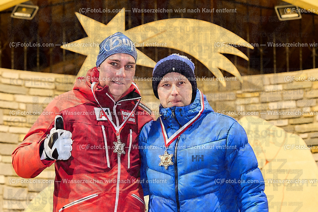 ALP5192_MASTERS-Cup_GS_Siegerehrung | (C)FotoLois.com, Alois Spandl. FIS Masters-Cup Wildschönau, Giant Slalom auf der Piste Schatzberg GS, Siegerehrung auf dem Dorfplatz Niederau, Sa 13. Januar 2024.